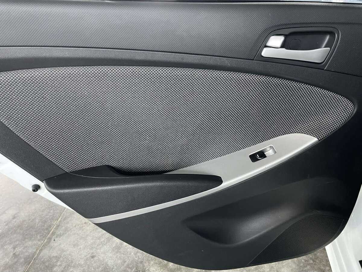 Купить Hyundai Solaris с пробегом. Фото: #18