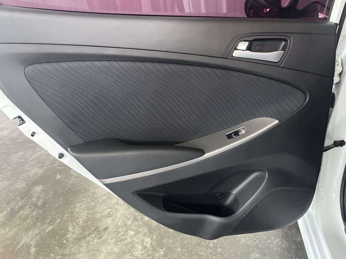 Купить Hyundai Solaris с пробегом. Фото: #20