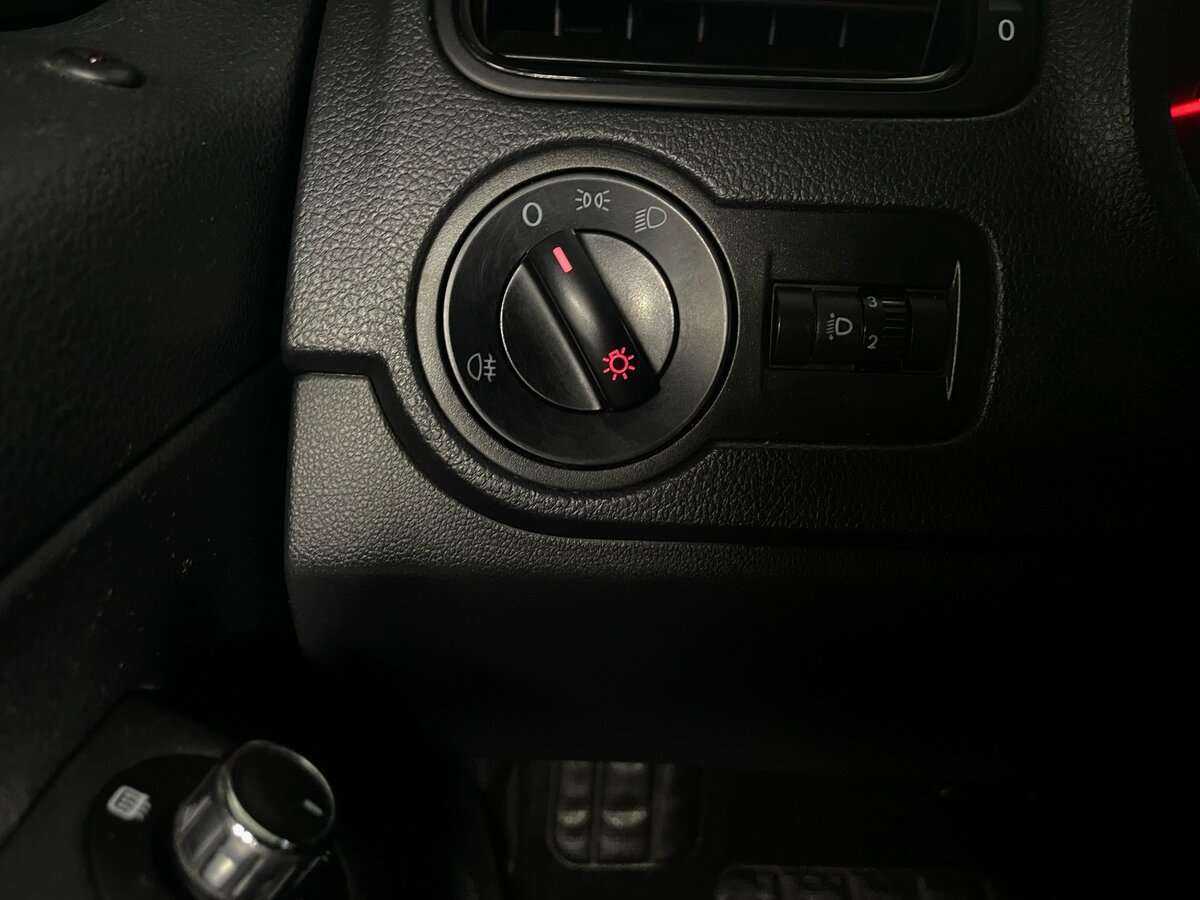 Купить Volkswagen Polo с пробегом. Фото: #17