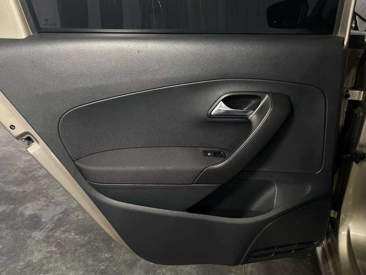 Купить Volkswagen Polo с пробегом. Фото: #19