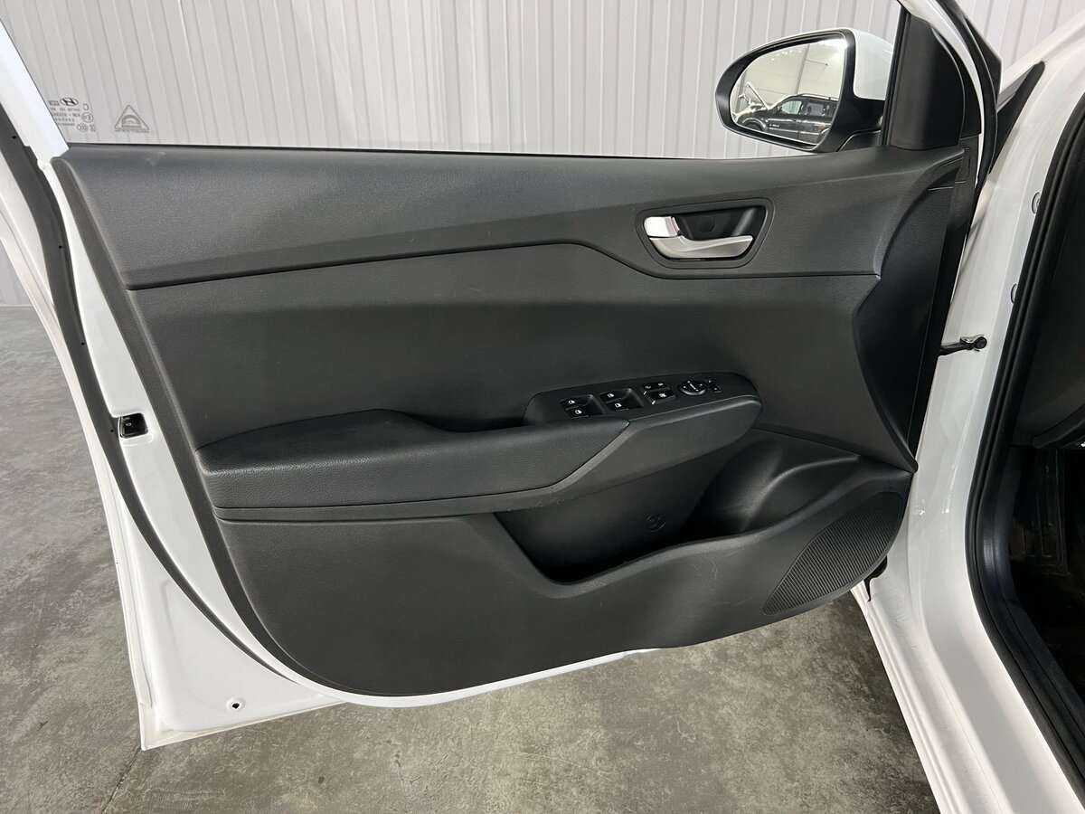 Купить Hyundai Solaris с пробегом. Фото: #18