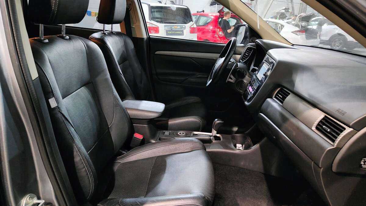 Купить Mitsubishi Outlander с пробегом. Фото: #15
