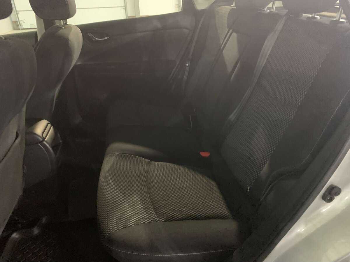 Купить Nissan Tiida с пробегом. Фото: #10