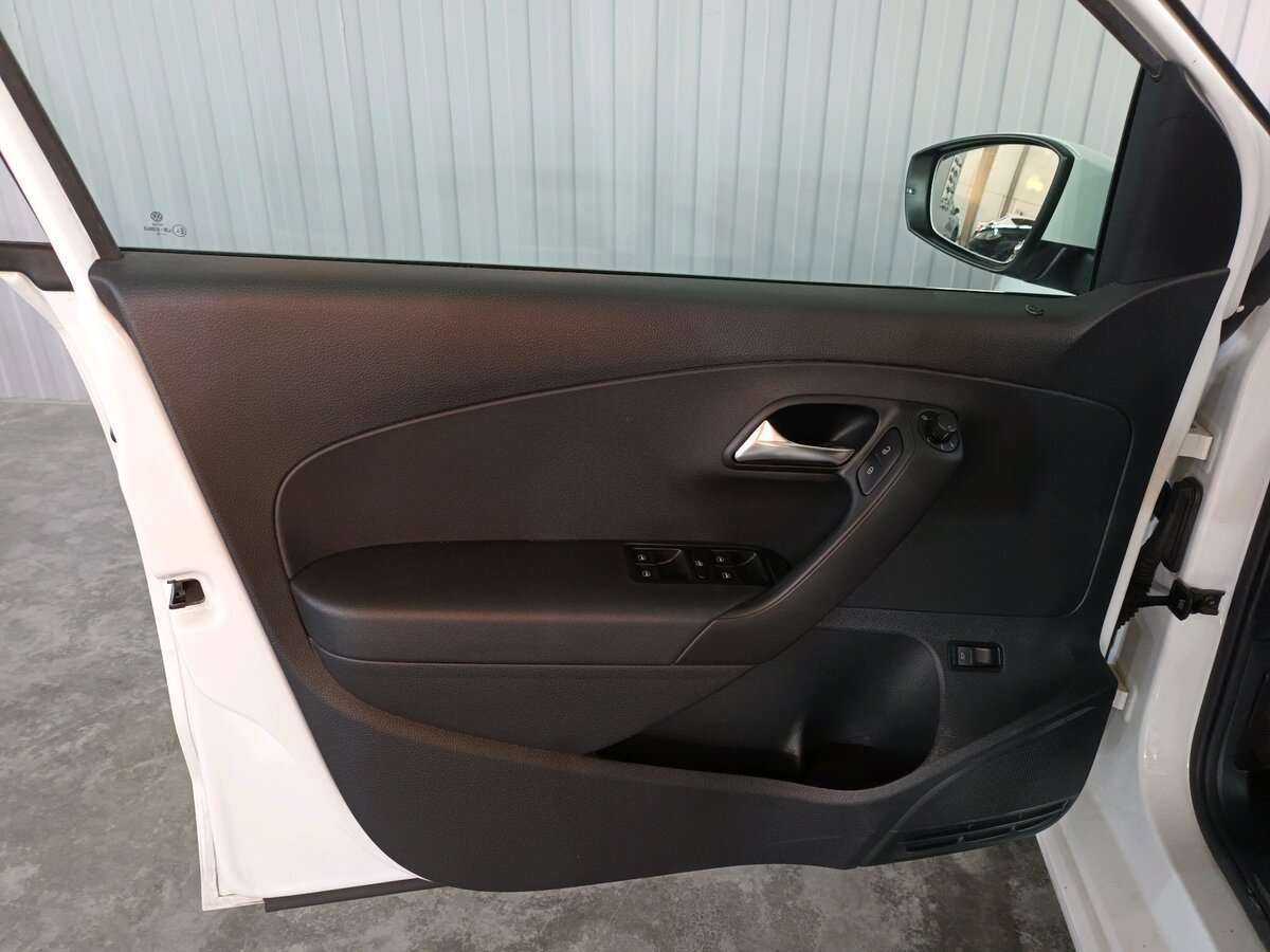 Купить Volkswagen Polo с пробегом. Фото: #18