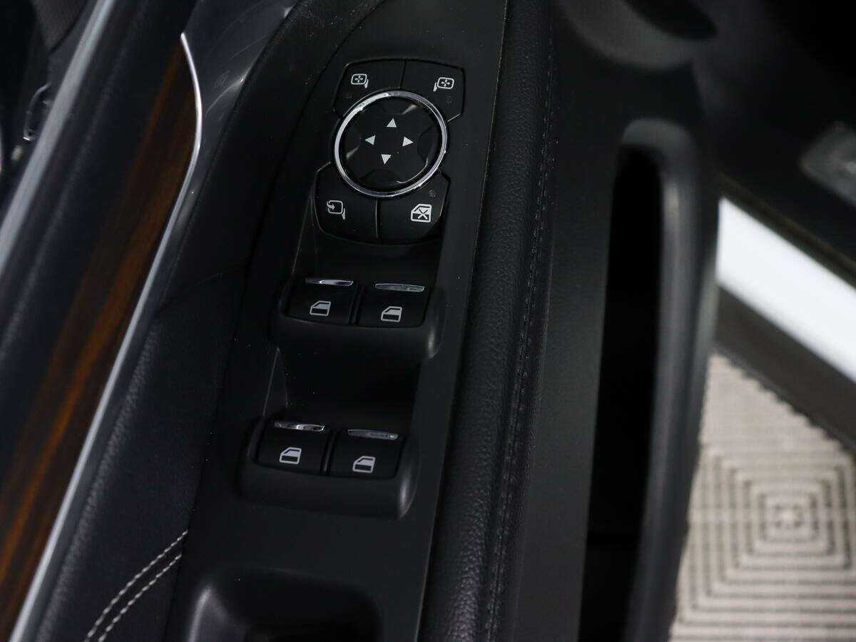 Купить Ford Explorer с пробегом. Фото: #20