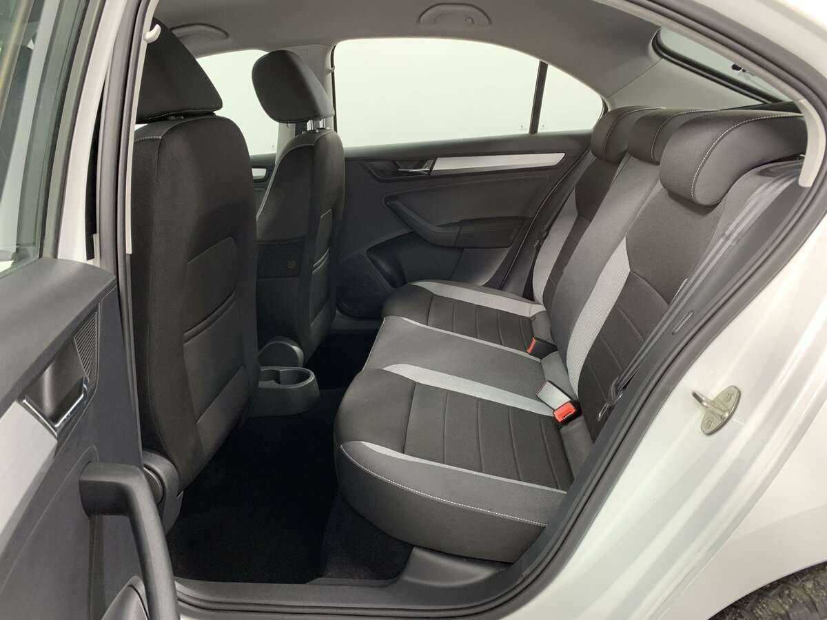 Купить Skoda Rapid с пробегом. Фото: #9