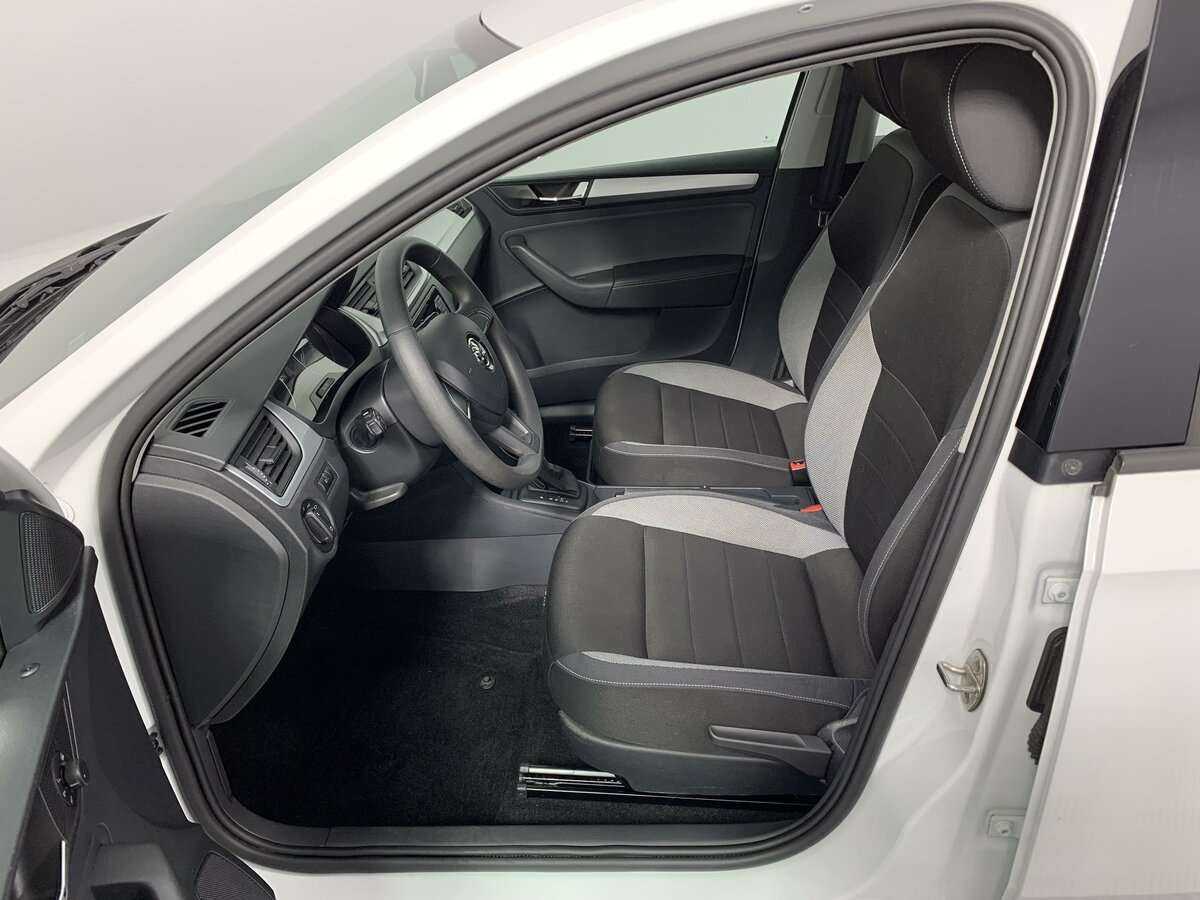 Купить Skoda Rapid с пробегом. Фото: #13