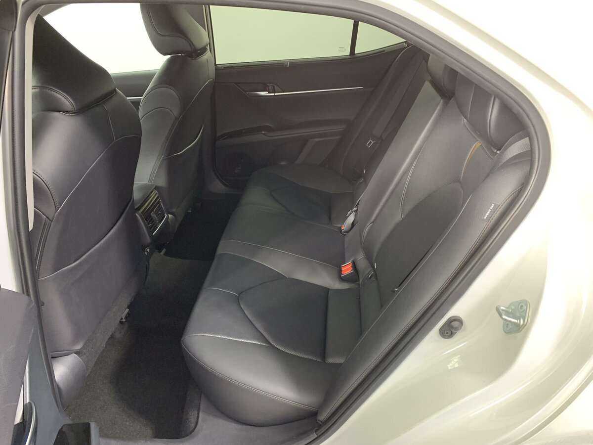 Купить Toyota Camry с пробегом. Фото: #9