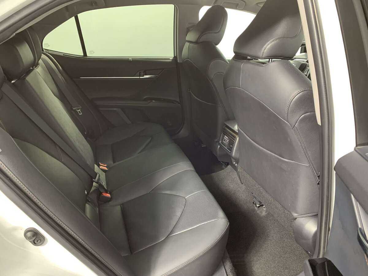Купить Toyota Camry с пробегом. Фото: #17