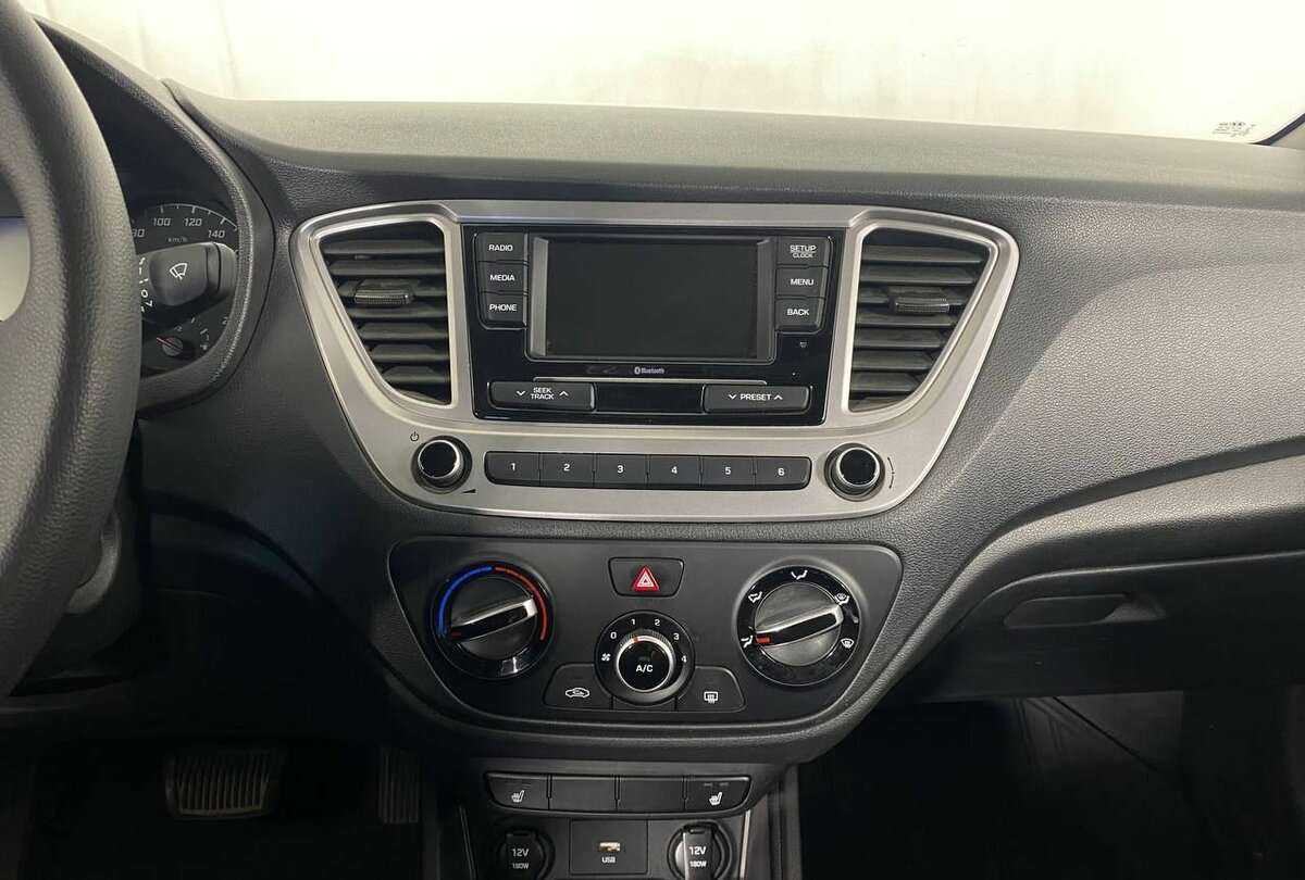 Купить Hyundai Solaris с пробегом. Фото: #11