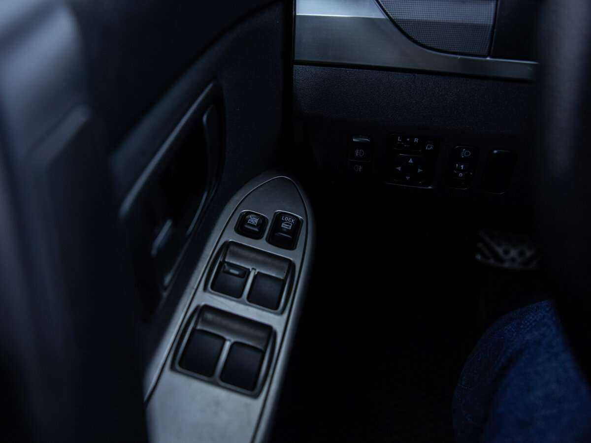 Купить Mitsubishi Pajero с пробегом. Фото: #8