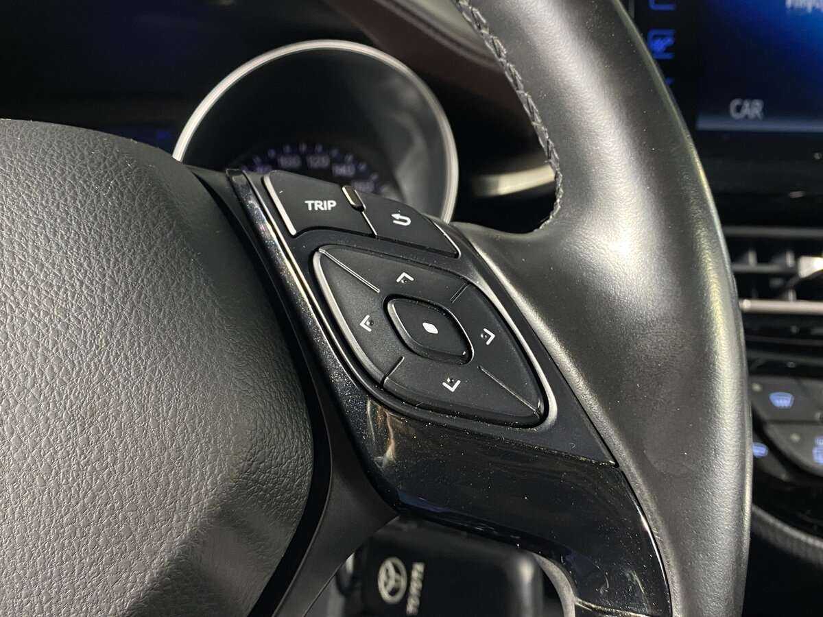 Купить Toyota C-HR с пробегом. Фото: #11