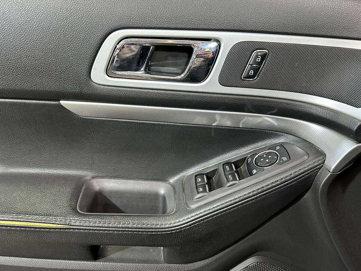 Купить Ford Explorer с пробегом. Фото: #14