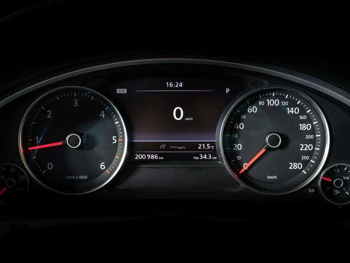 Купить Volkswagen Touareg с пробегом. Фото: #10