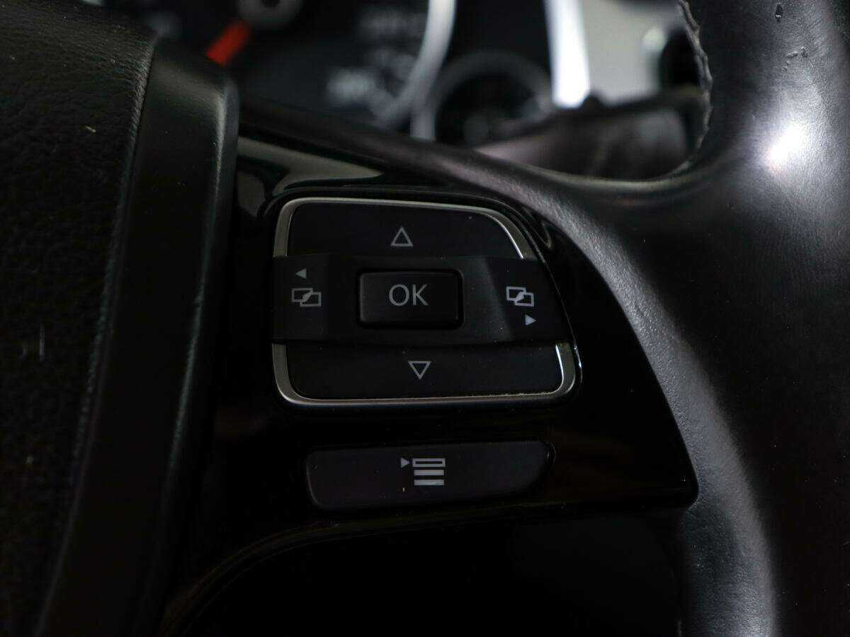 Купить Volkswagen Touareg с пробегом. Фото: #22