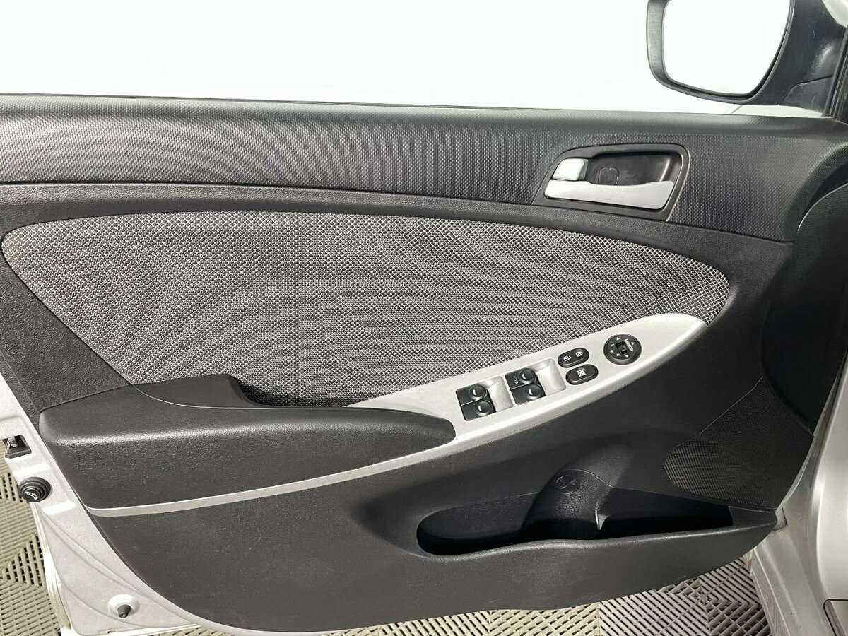 Купить Hyundai Solaris с пробегом. Фото: #7