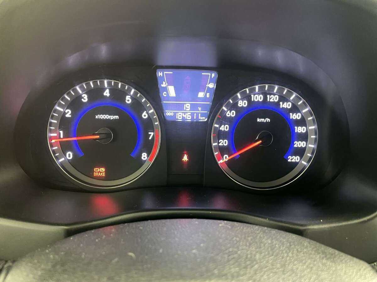 Купить Hyundai Solaris с пробегом. Фото: #10