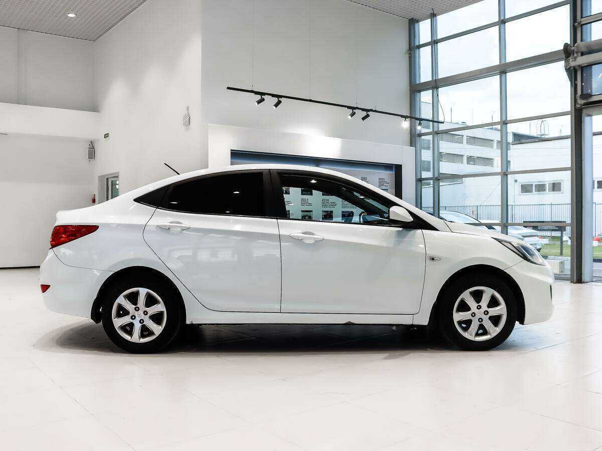 Купить Hyundai Solaris с пробегом. Фото: #3
