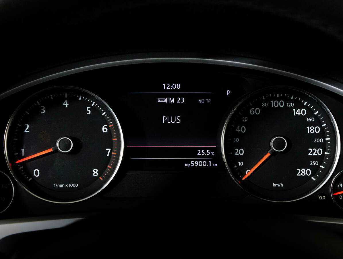 Купить Volkswagen Touareg с пробегом. Фото: #14