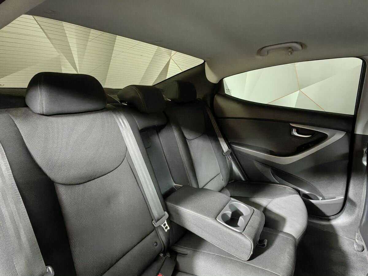 Купить Hyundai Elantra с пробегом. Фото: #12