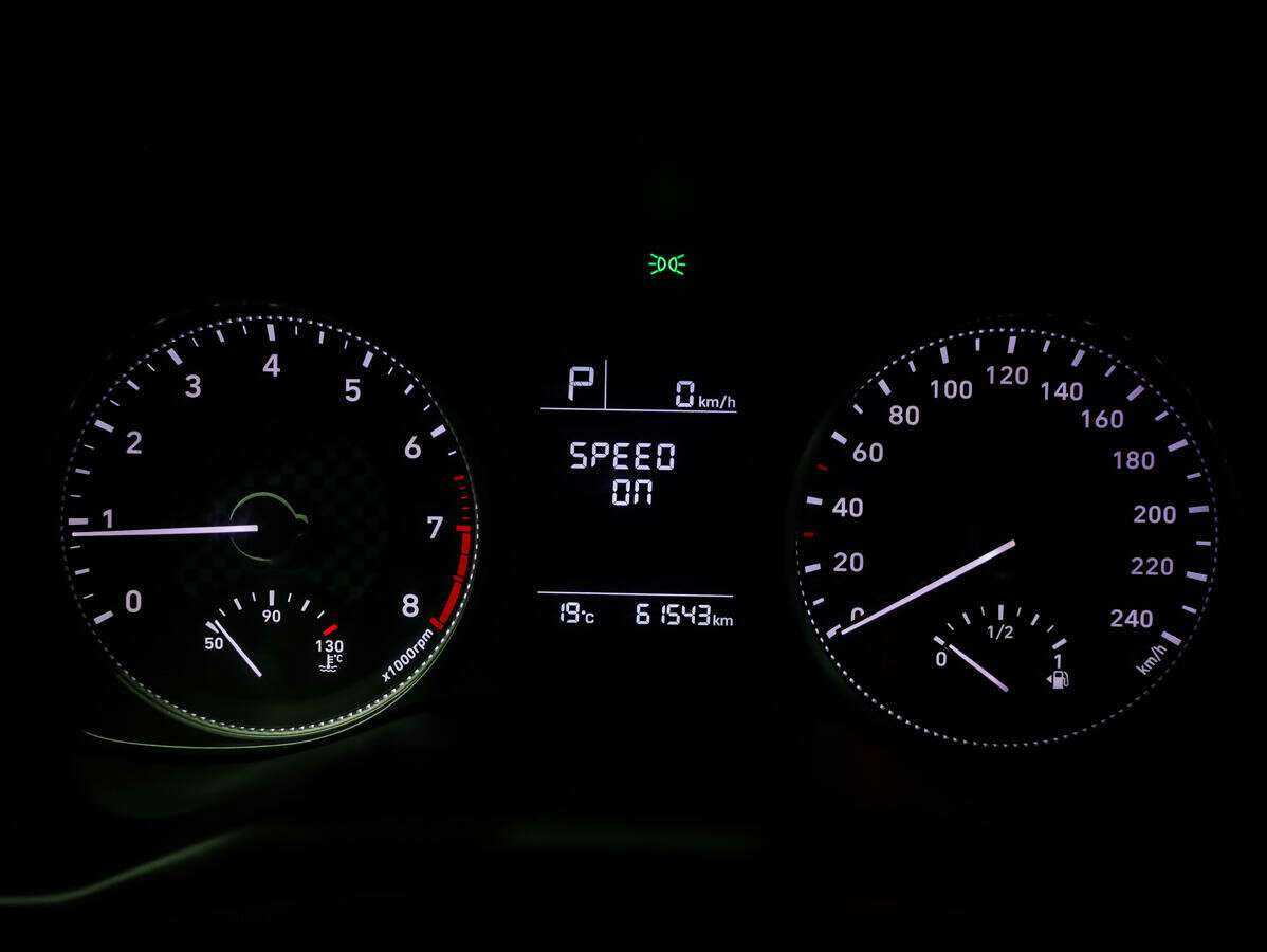 Купить Hyundai Elantra с пробегом. Фото: #15