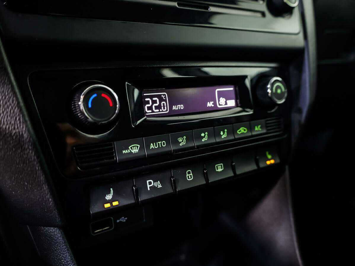 Купить Skoda Rapid с пробегом. Фото: #12