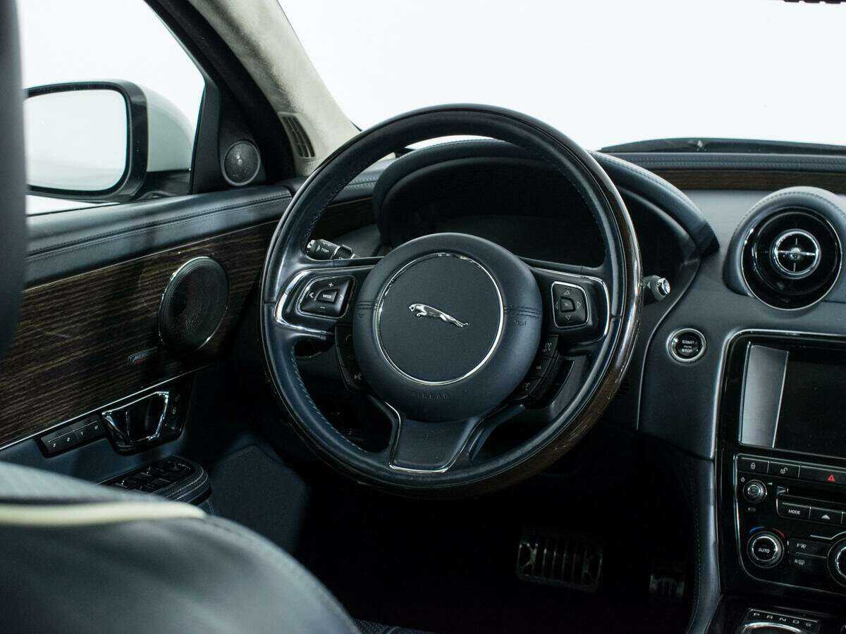 Купить Jaguar XJ с пробегом. Фото: #13