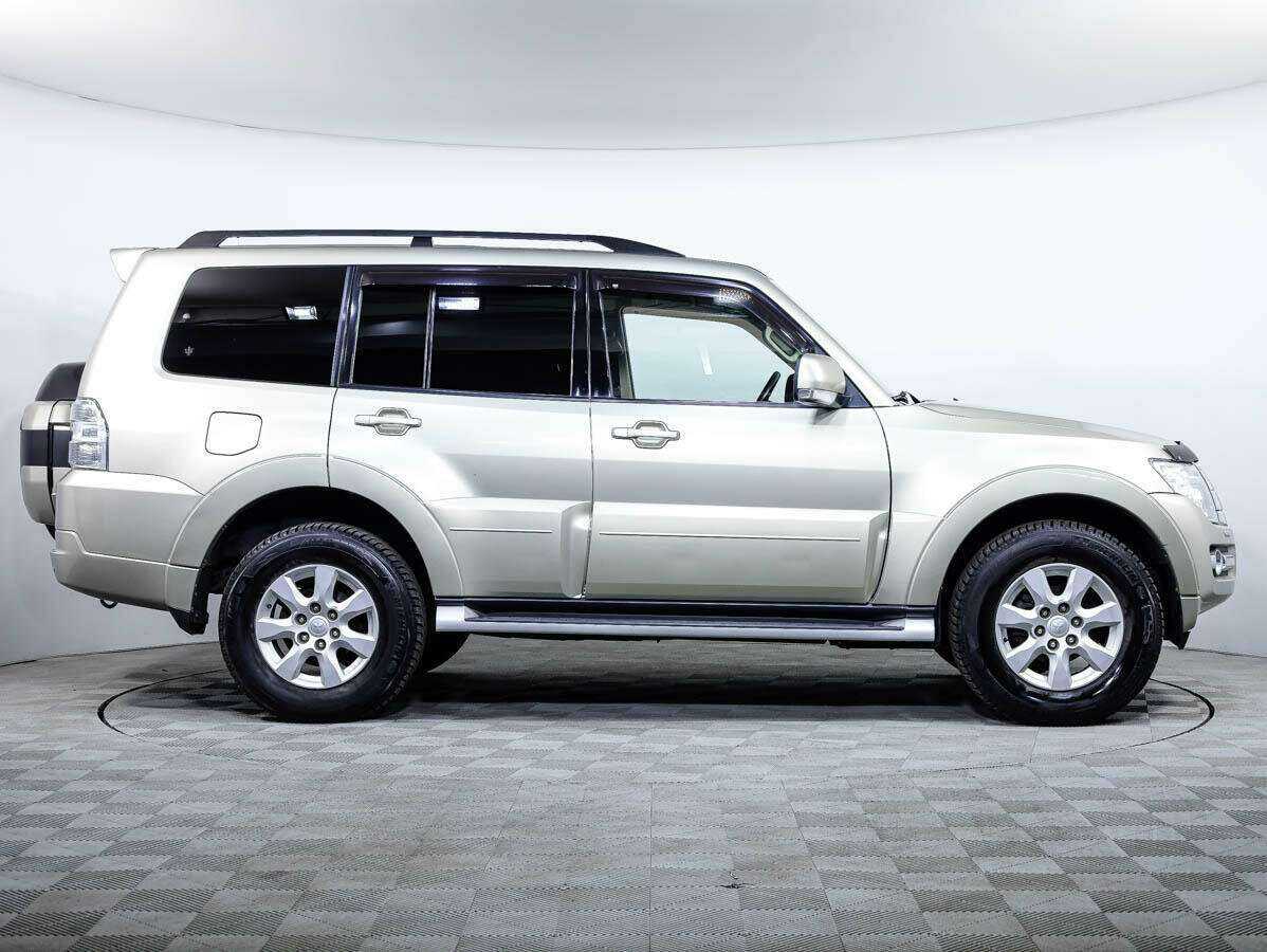 Купить Mitsubishi Pajero с пробегом. Фото: #2