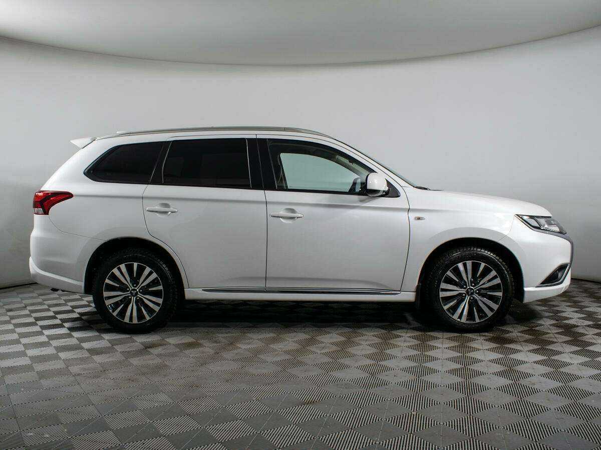 Купить Mitsubishi Outlander с пробегом. Фото: #3