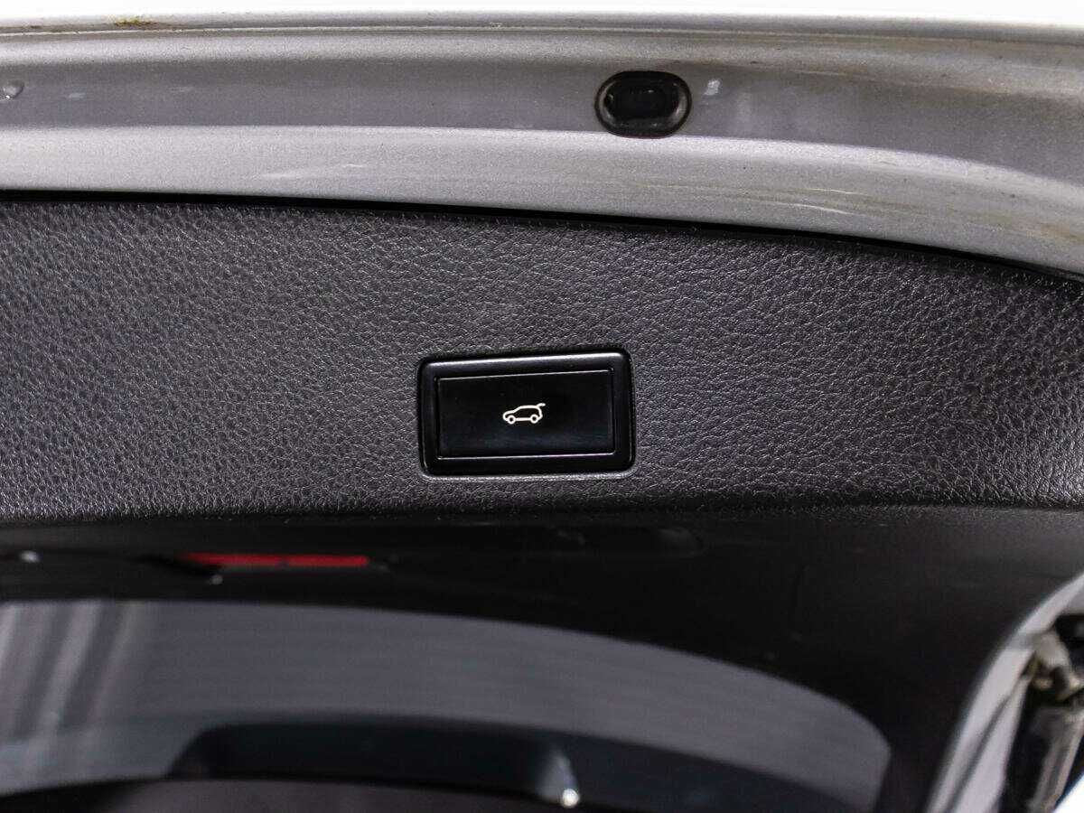 Купить Volkswagen Touareg с пробегом. Фото: #14