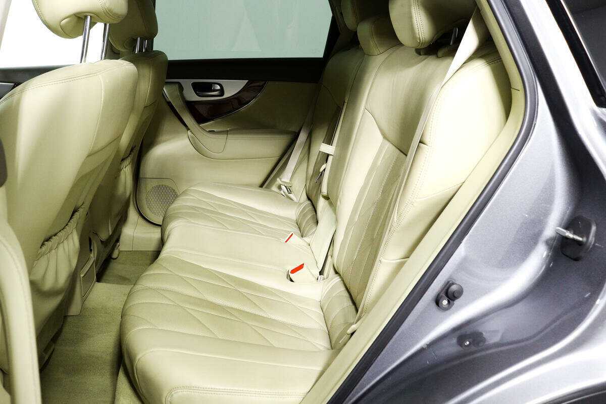 Купить Infiniti FX с пробегом. Фото: #11