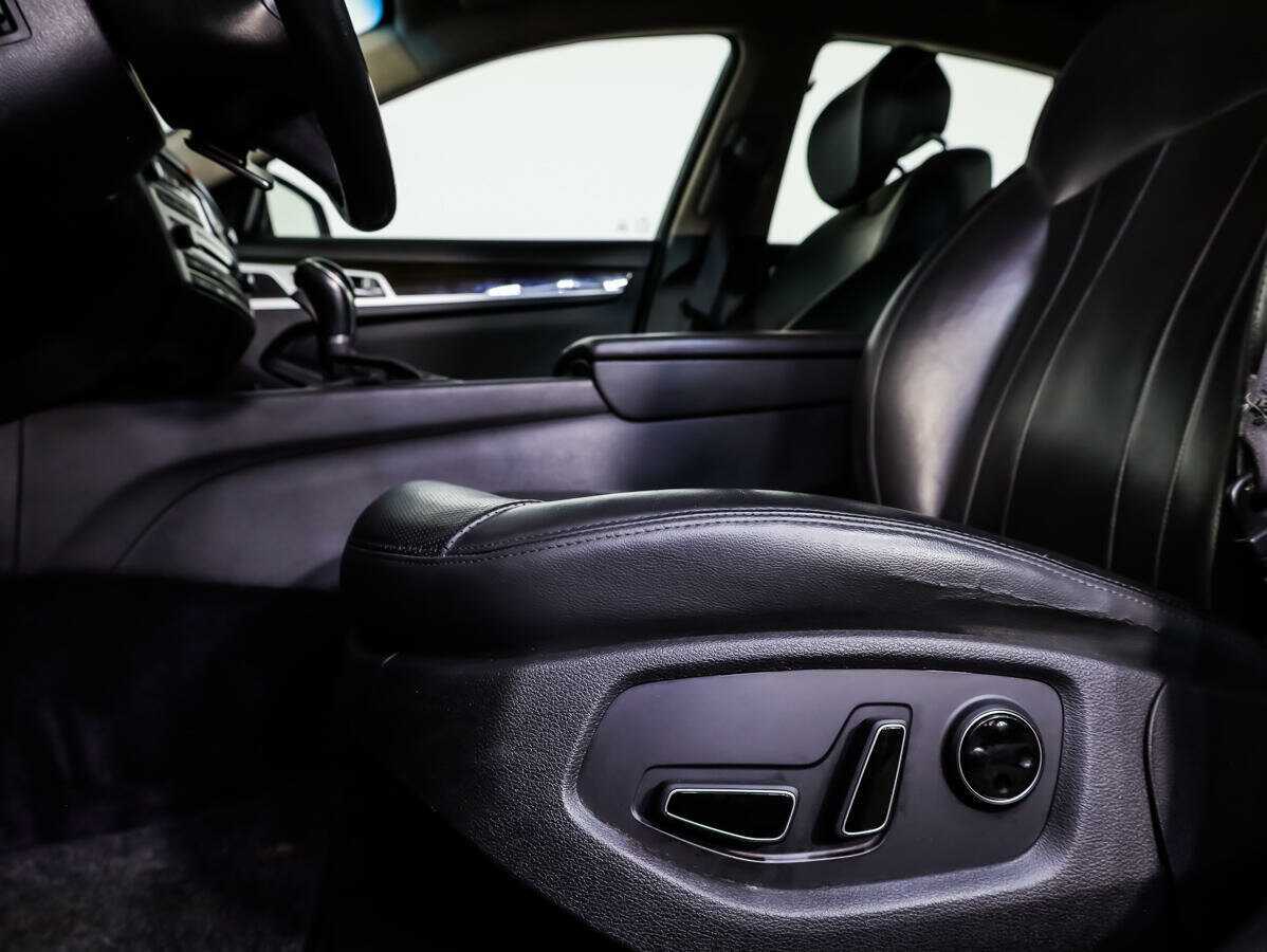 Купить Hyundai Genesis с пробегом. Фото: #17