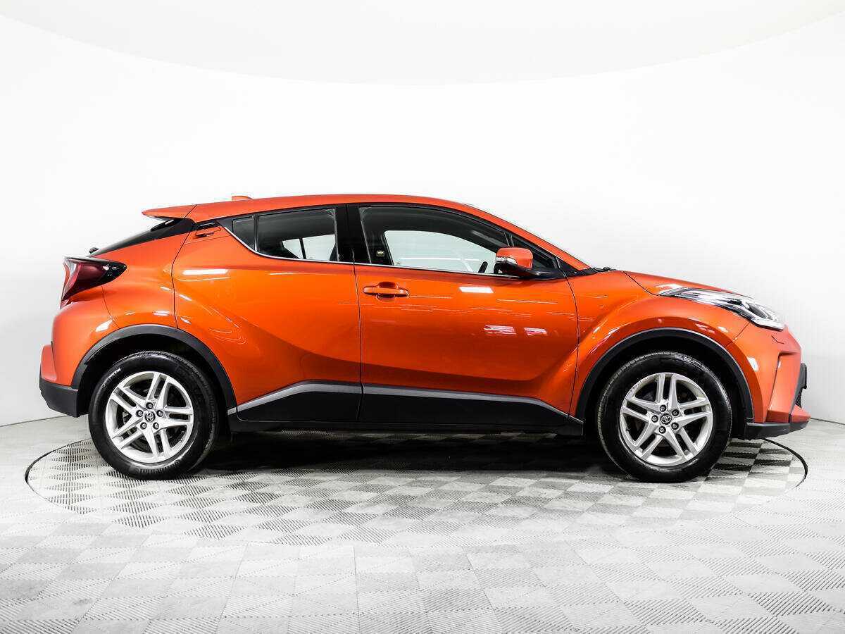 Купить Toyota C-HR с пробегом. Фото: #3