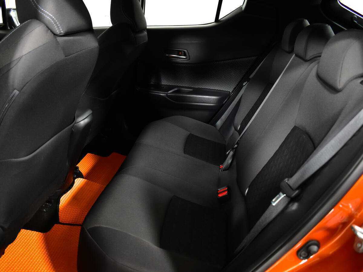 Купить Toyota C-HR с пробегом. Фото: #9
