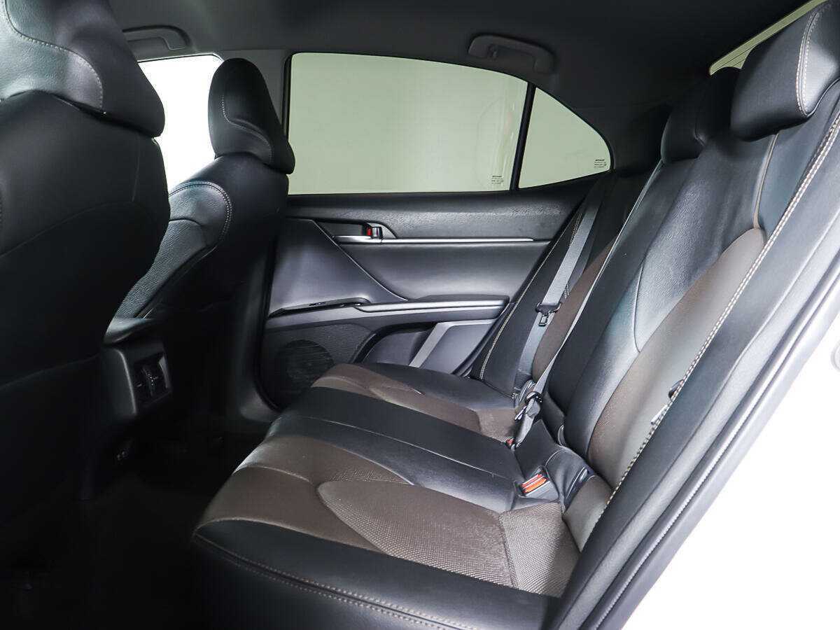 Купить Toyota Camry с пробегом. Фото: #9