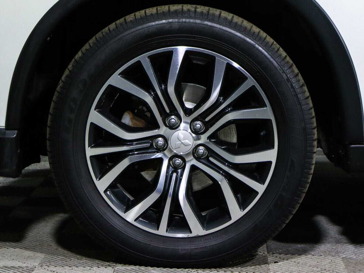 Купить Mitsubishi Outlander с пробегом. Фото: #18