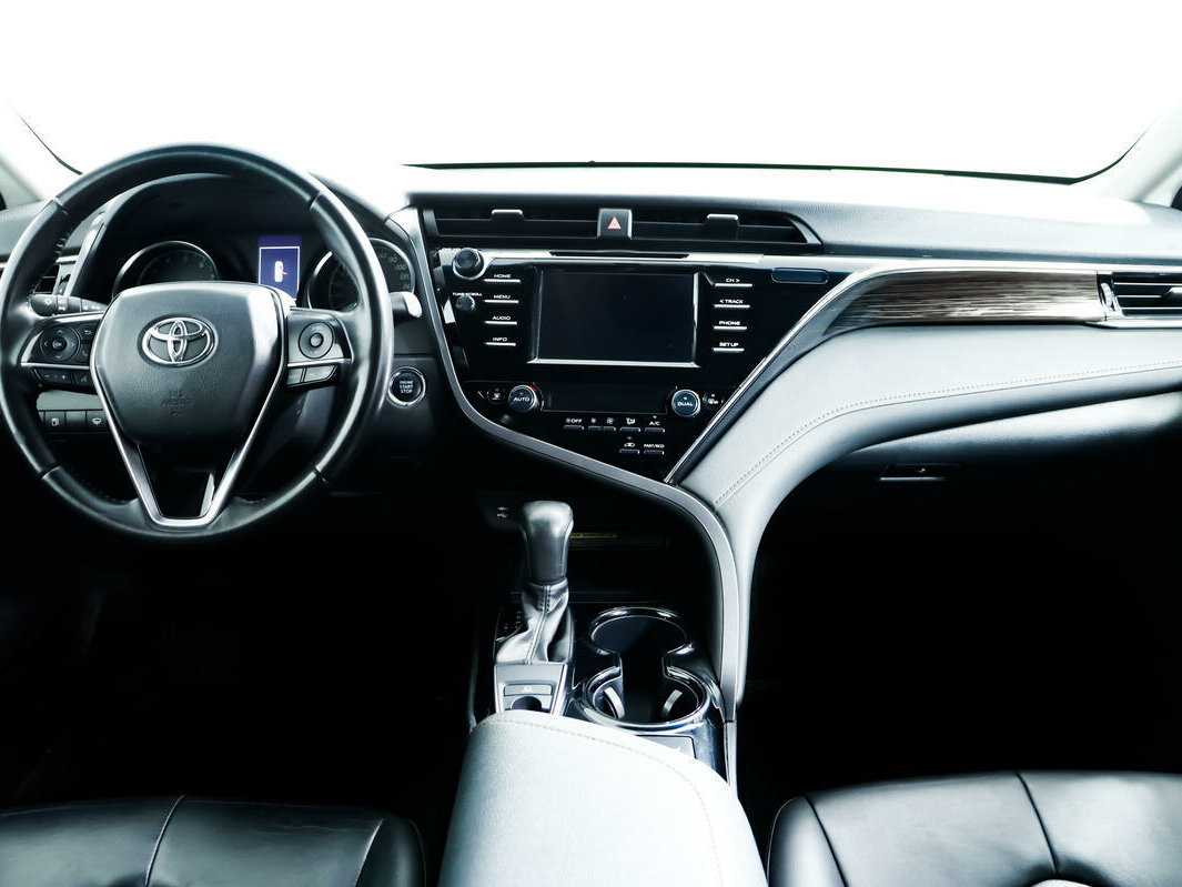 Купить Toyota Camry с пробегом. Фото: #10