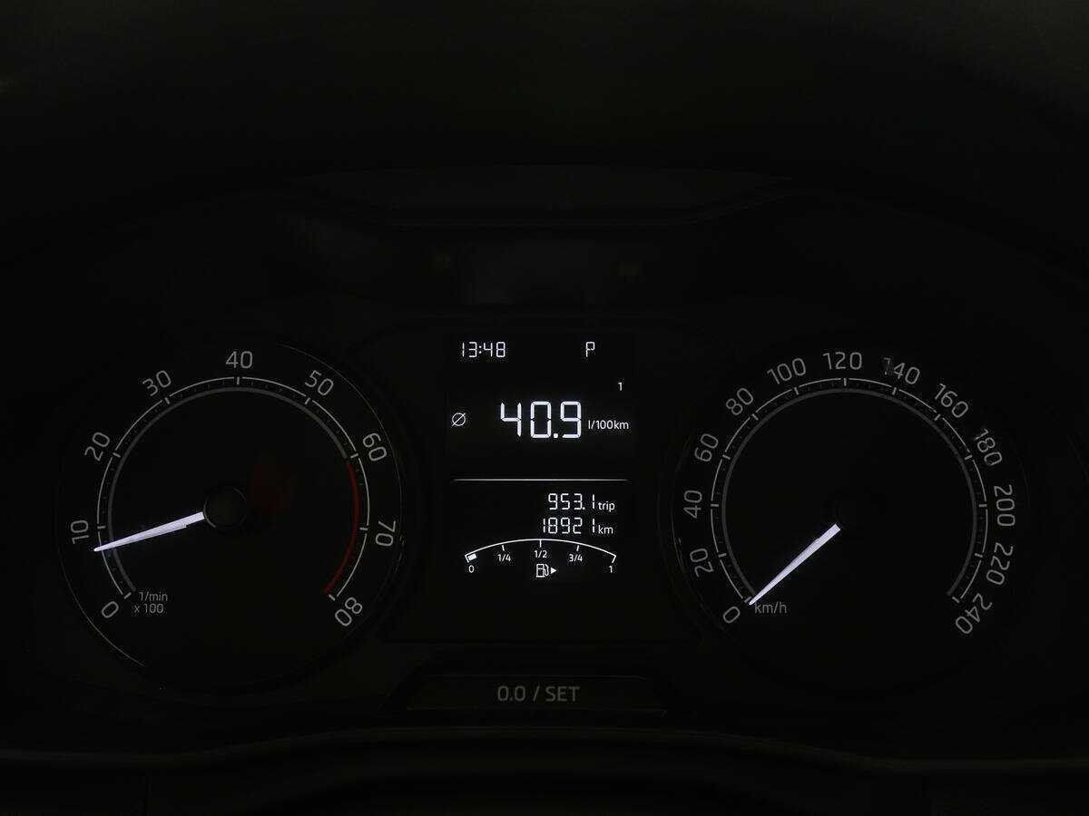 Купить Skoda Rapid с пробегом. Фото: #10