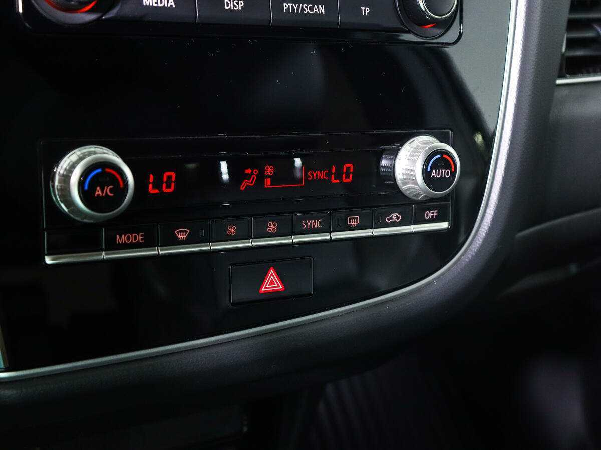 Купить Mitsubishi Outlander с пробегом. Фото: #13