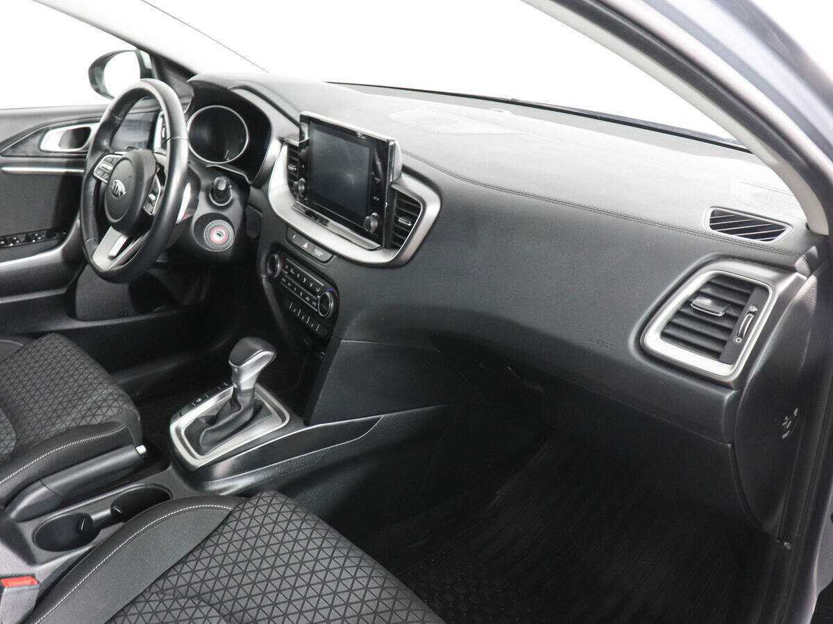 Купить Kia Ceed с пробегом. Фото: #9