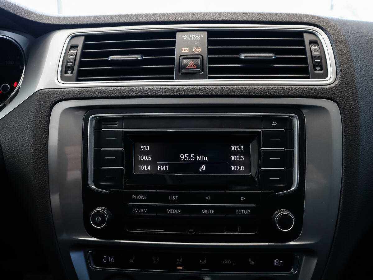 Купить Volkswagen Jetta с пробегом. Фото: #12