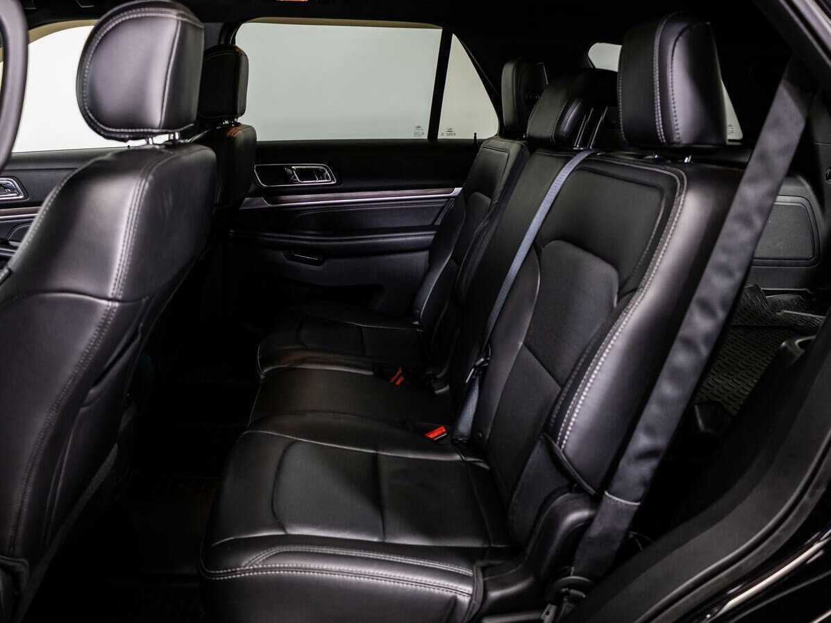 Купить Ford Explorer с пробегом. Фото: #9