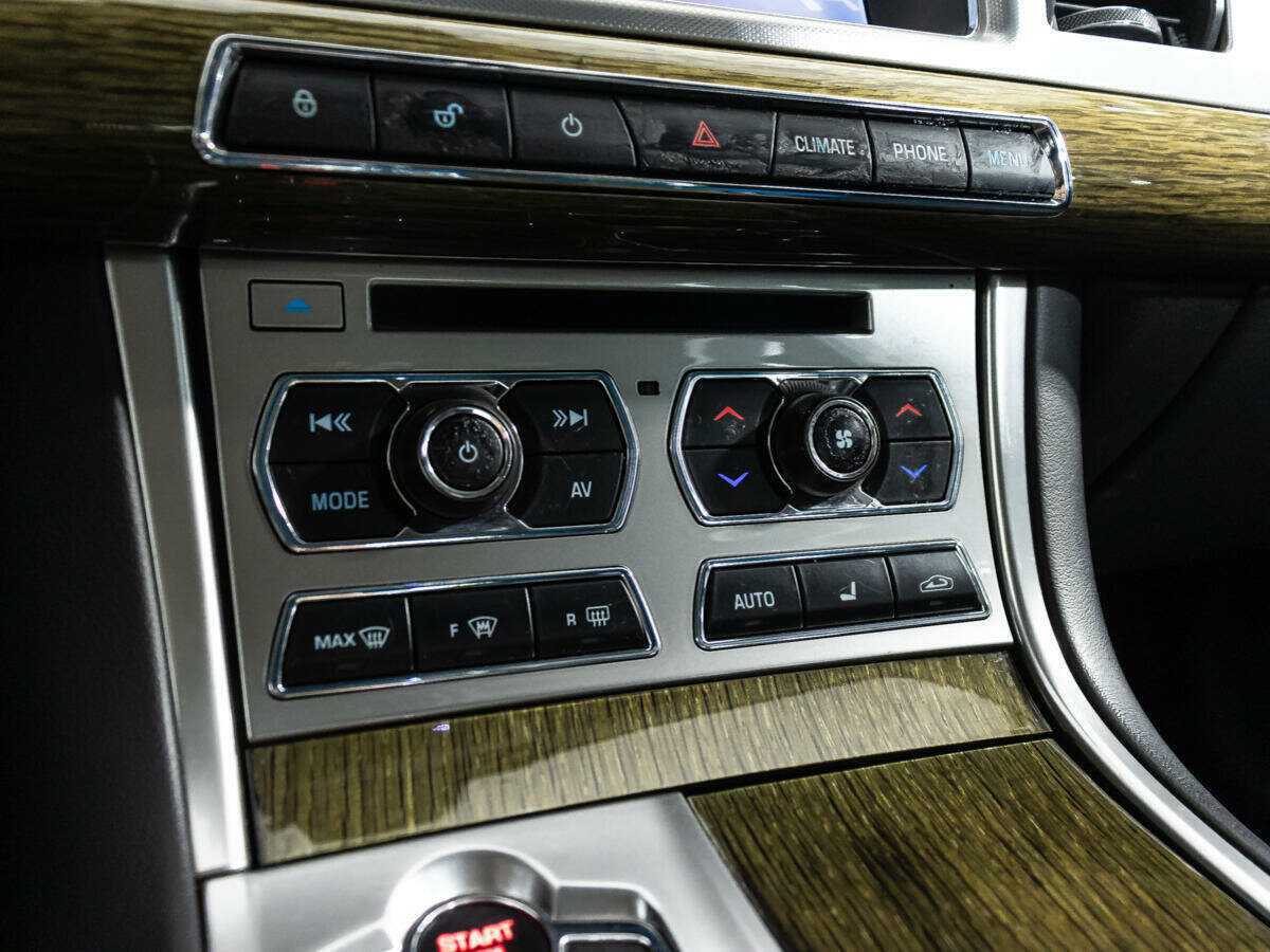 Купить Jaguar XF с пробегом. Фото: #17