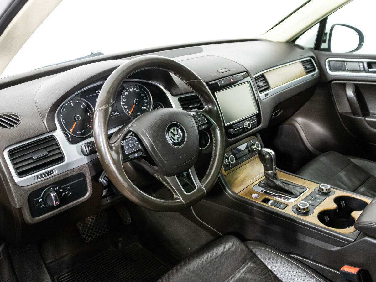 Купить Volkswagen Touareg с пробегом. Фото: #8