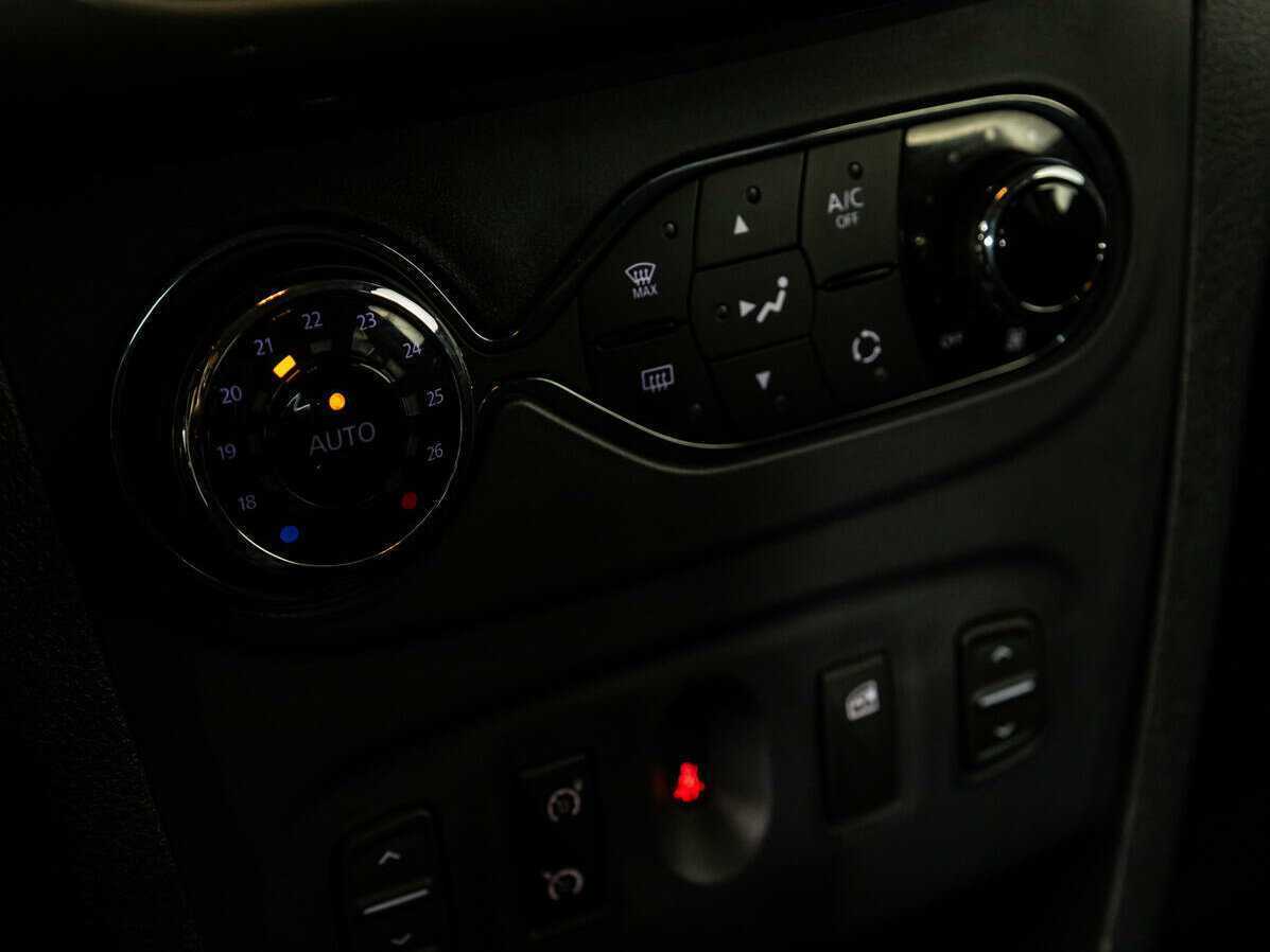 Купить Renault Sandero с пробегом. Фото: #12