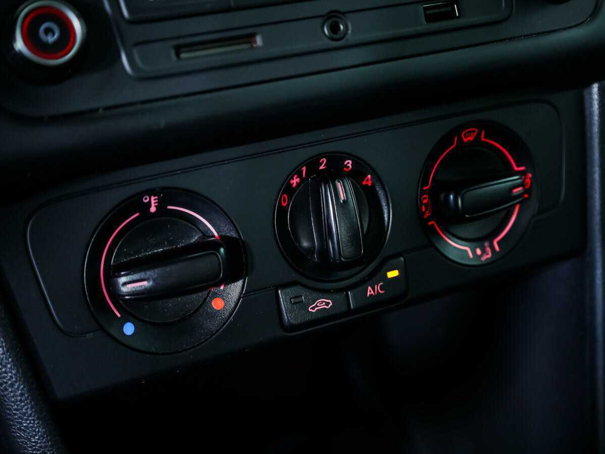 Купить Volkswagen Polo с пробегом. Фото: #12