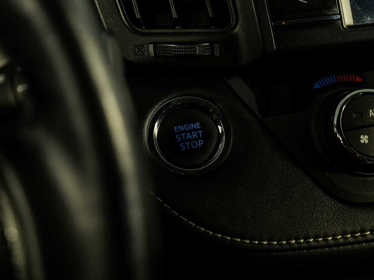 Купить Toyota RAV4 с пробегом. Фото: #16