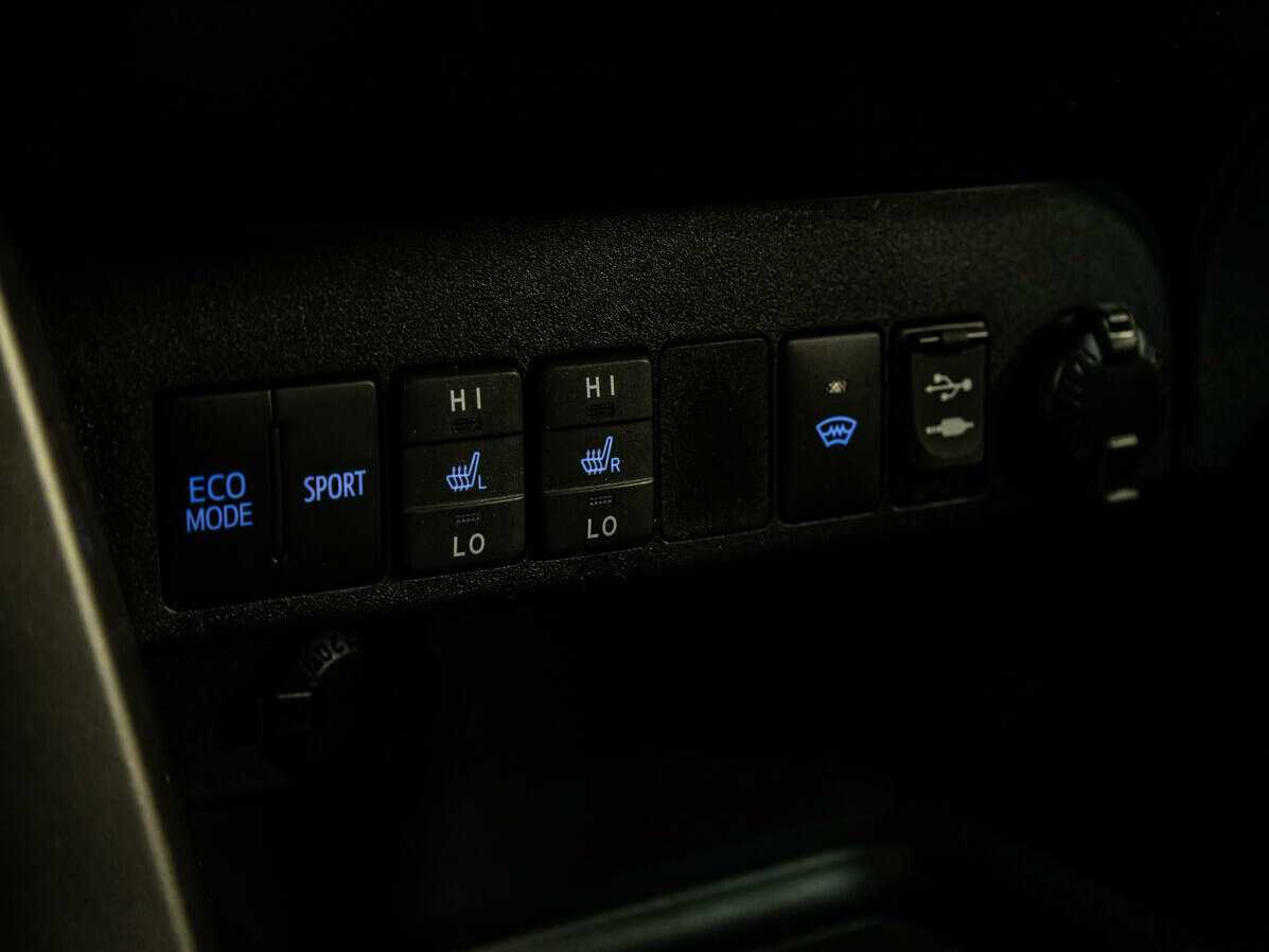 Купить Toyota RAV4 с пробегом. Фото: #20