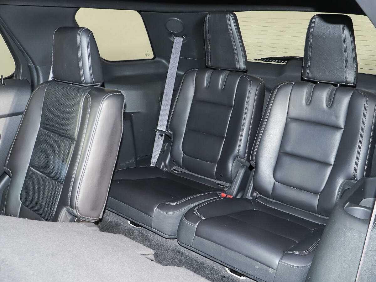 Купить Ford Explorer с пробегом. Фото: #10