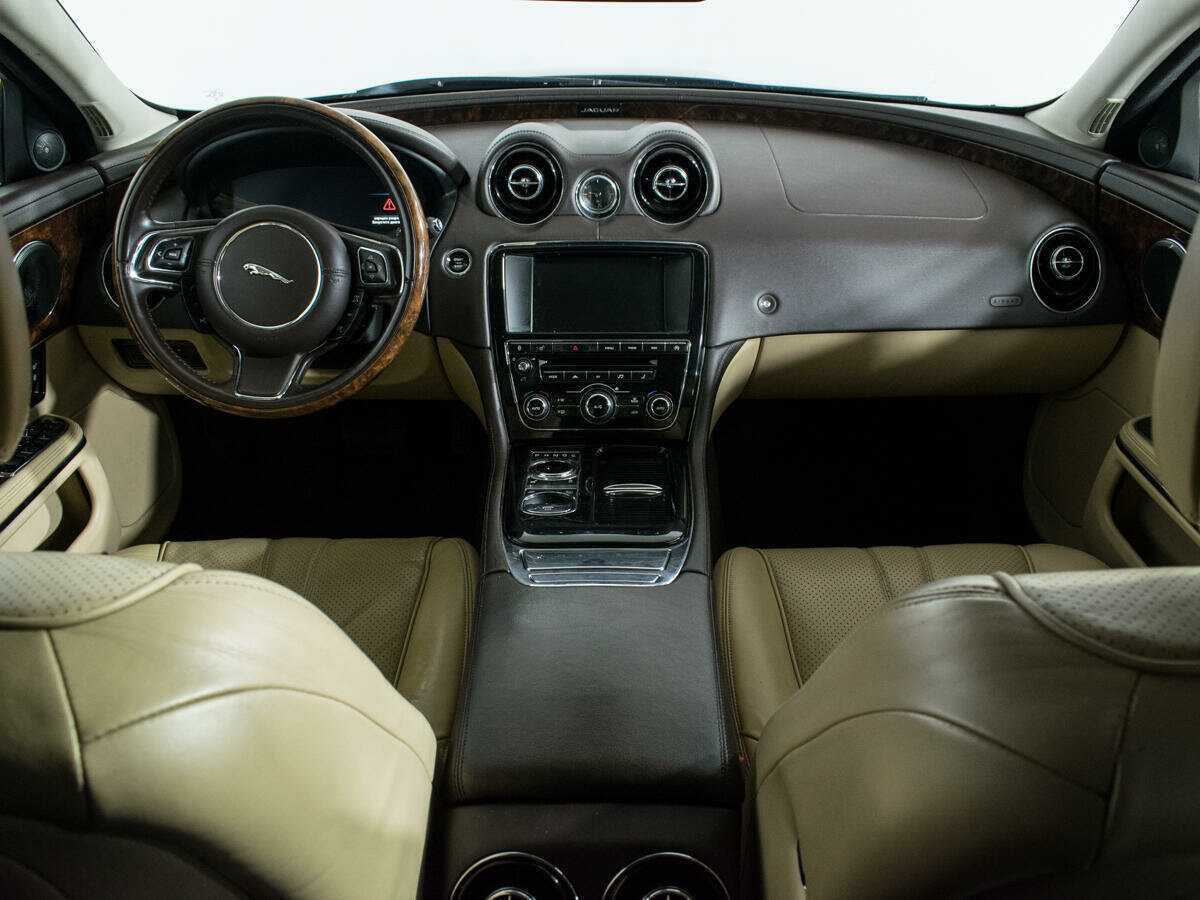 Купить Jaguar XJ с пробегом. Фото: #11